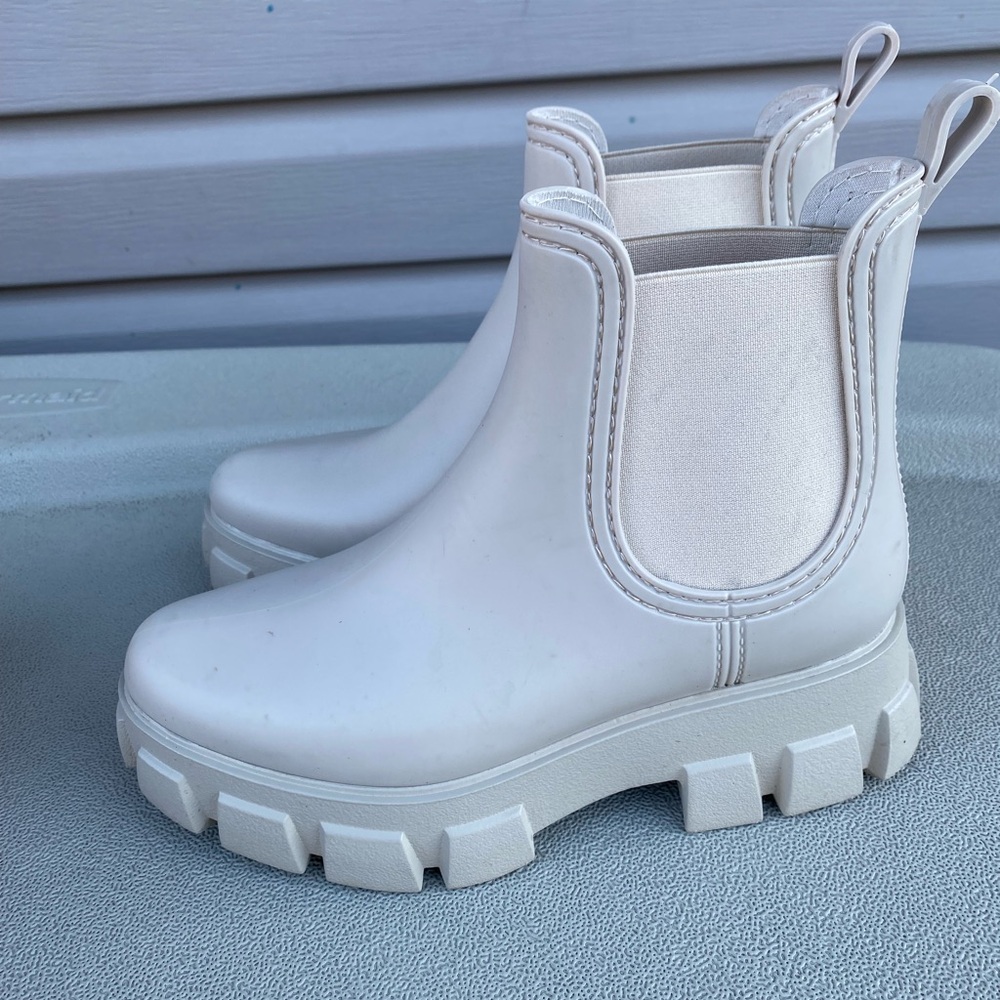 JEFFREY CAMPBELL Women's Rain-Storm Chunky Platform Chelsea Boot Cream Size 9